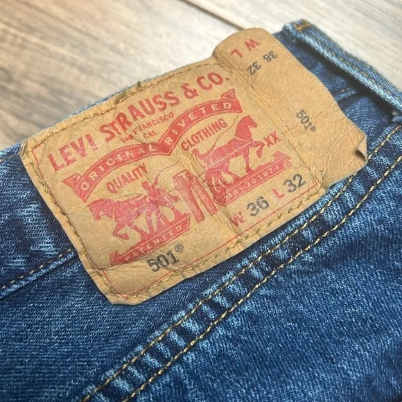 Levi’s 501 Original Fit Button Fly Jeans Men’s 36x32 Medium Wash Straight Leg